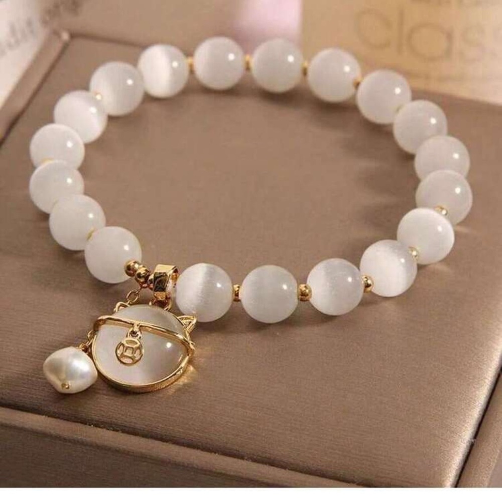 ⚪️😺⚪️ NATURAL WHITE CATS EYE BRACELET CHIC GOLD AND WHITE CAT CHARM❗️ - Picture 4 of 4